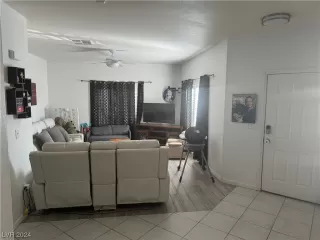 Photo #4: 2565065 Listing