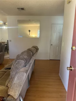 Photo #4: 2565067 Listing 