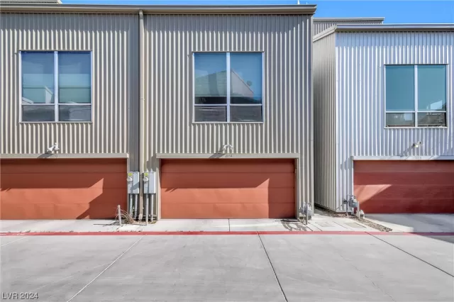 MLS: 2565085 Condo For Sale