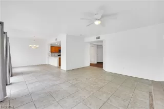 Photo #6: 2565106 Listing