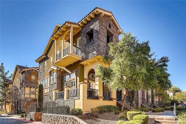 MLS: 2565108 Condo For Sale