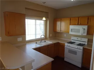 Photo #5: 2565118 Listing 