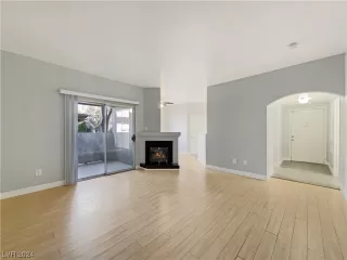 Photo #2: 2565131 Listing 