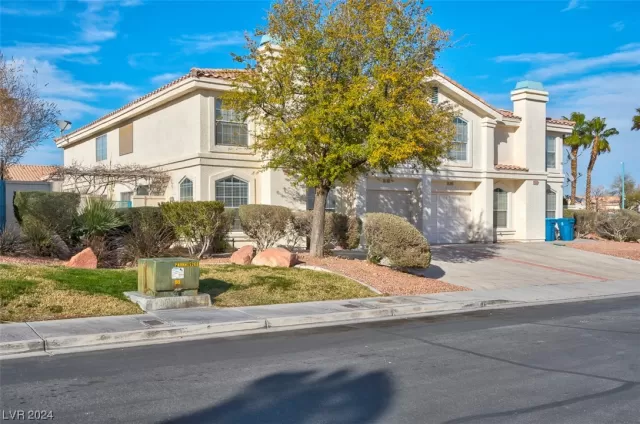 MLS: 2565151 Condo For Sale