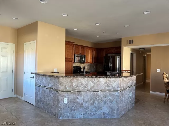 MLS: 2565160 Condo For Sale