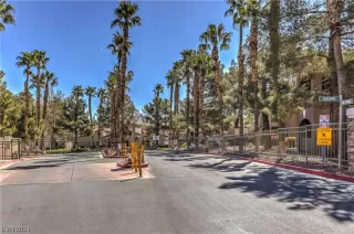 Photo #2: 2565165 Listing