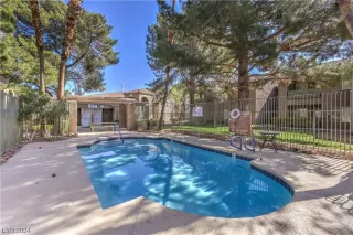 Photo #5: 2565165 Listing