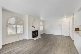 Photo #4: 2565168 Listing