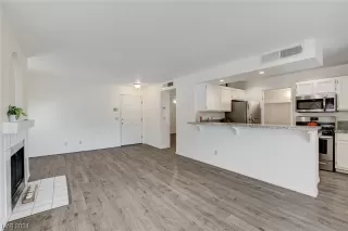 Photo #5: 2565168 Listing