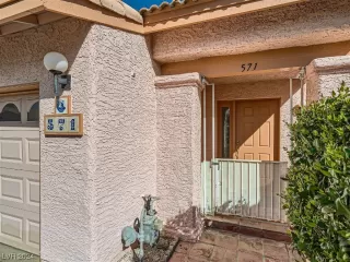 Photo #3: 2565196 Listing