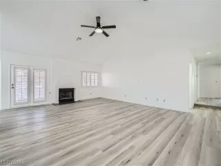 Photo #4: 2565196 Listing