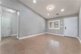 Photo #4: 2565209 Listing