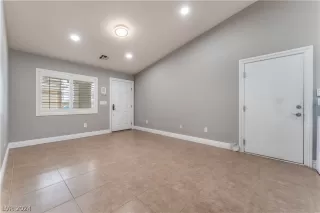 Photo #5: 2565209 Listing