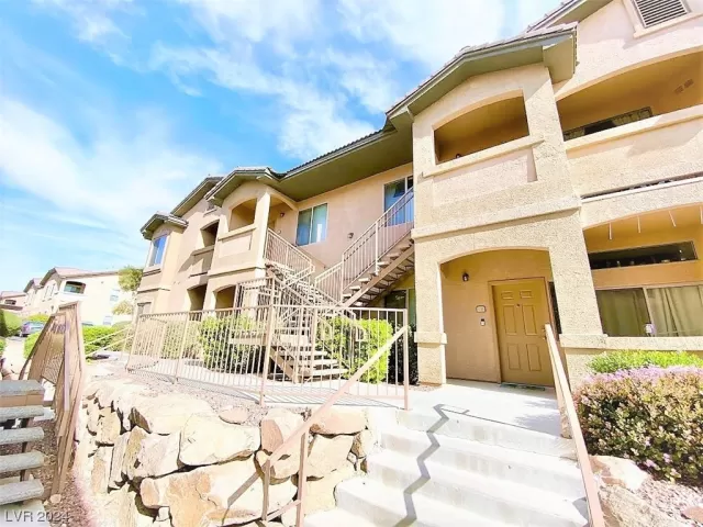 MLS: 2565216 Condo For Sale