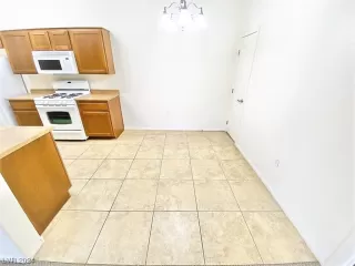 Photo #2: 2565216 Listing