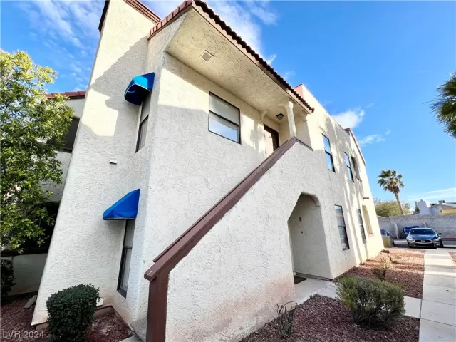 MLS: 2565253 Condo For Sale