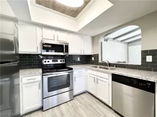 Photo #2: 2565253 Listing 