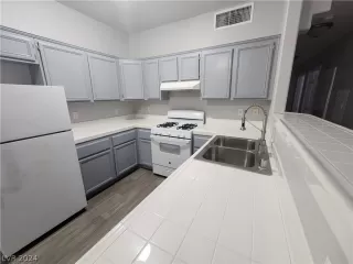 Photo #4: 2565276 Listing 