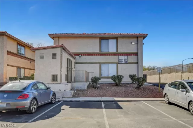 MLS: 2565290 Condo For Sale