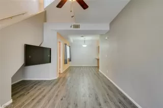 Photo #6: 2565305 Listing