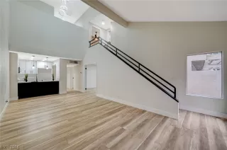 Photo #2: 2565324 Listing