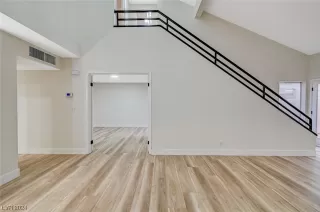 Photo #4: 2565324 Listing