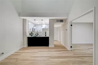 Photo #6: 2565324 Listing