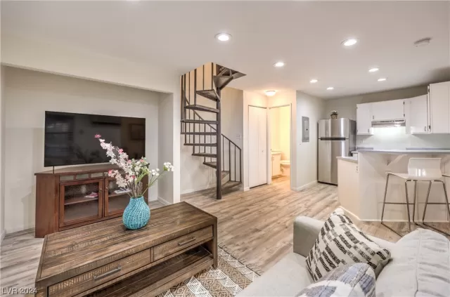 MLS: 2565334 Condo For Sale