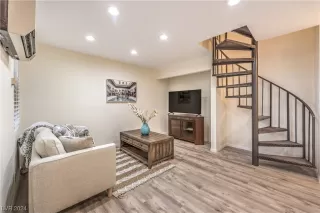 Photo #4: 2565334 Listing