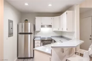 Photo #5: 2565334 Listing