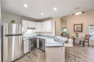 Photo #6: 2565334 Listing