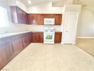 Photo #4: 2565336 Listing 