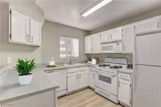 Photo #4: 2565338 Listing