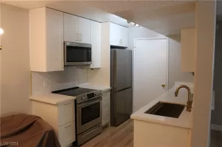 Photo #5: 2565348 Listing