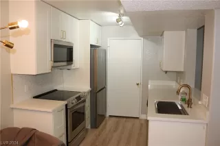 Photo #6: 2565348 Listing