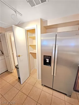 Photo #6: 2565353 Listing