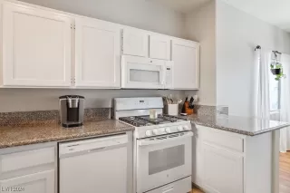 Photo #6: 2565377 Listing