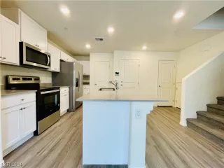 Photo #4: 2565402 Listing 