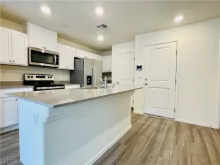 Photo #5: 2565402 Listing 