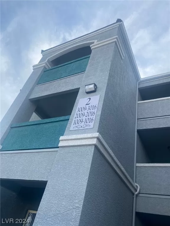 MLS: 2565414 Condo For Sale