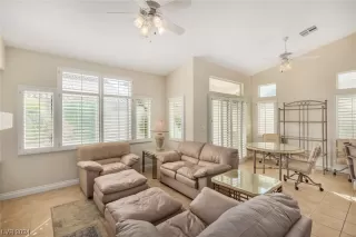 Photo #3: 2565425 Listing