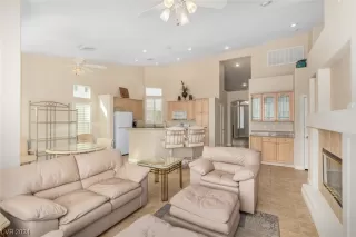 Photo #4: 2565425 Listing