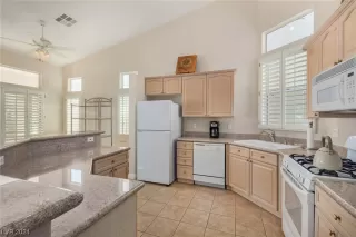 Photo #5: 2565425 Listing