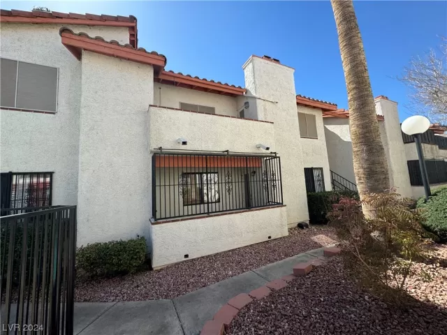 MLS: 2565436 Condo For Sale