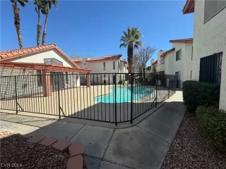 Photo #4: 2565436 Listing