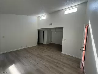 Photo #5: 2565436 Listing