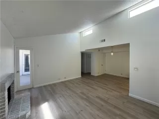 Photo #6: 2565436 Listing