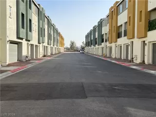 Photo #2: 2565437 Listing