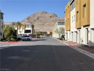 Photo #3: 2565437 Listing