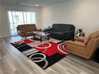 Photo #5: 2565437 Listing